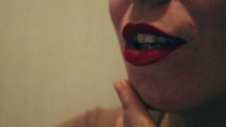 После главного меня пустили по кругу и трахали втроем. Жесткая секс оргия. порно